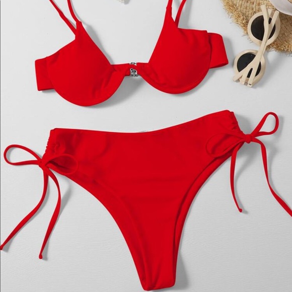 Underwire Bikini - Picture 2 of 3